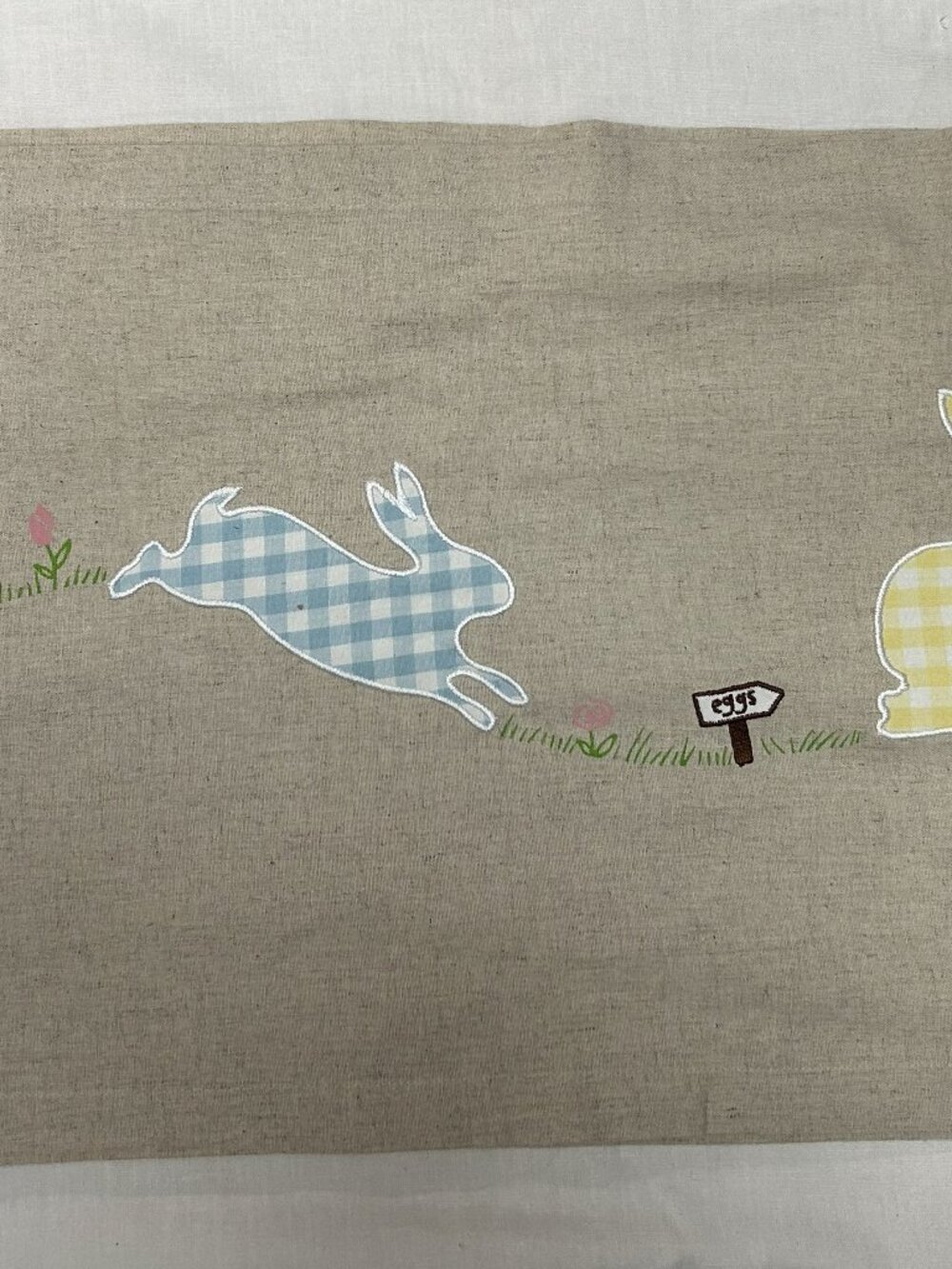 🐣 Sur La Table Easter Table Runner — Like New
